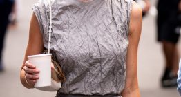 Cinco vestidos de Zara y de Mango con efecto arrugado que no pesan, no ocupan y no necesitan plancha, ideales para llevar en la maleta