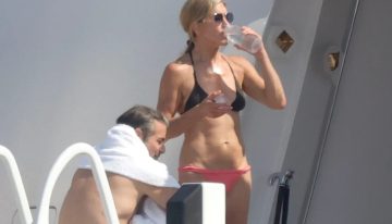 La foto viral de Jennifer Aniston haciendo ejercicios en un yate en Mallorca es la mejor lección fitness del verano
