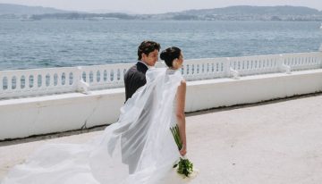 La novia que veraneaba en Galicia y se casó con un vestido con el que parece que acaba de salir del mar