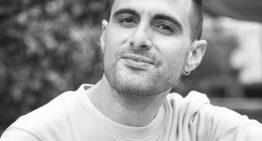 Hablamos con Juan Evaristo Valls Boix, filósofo y autor de 'JOMO. El gusto de perder', el ensayo que da la vuelta al FOMO ( para reivindicr la alegría de no estar, no llegar, no participar)