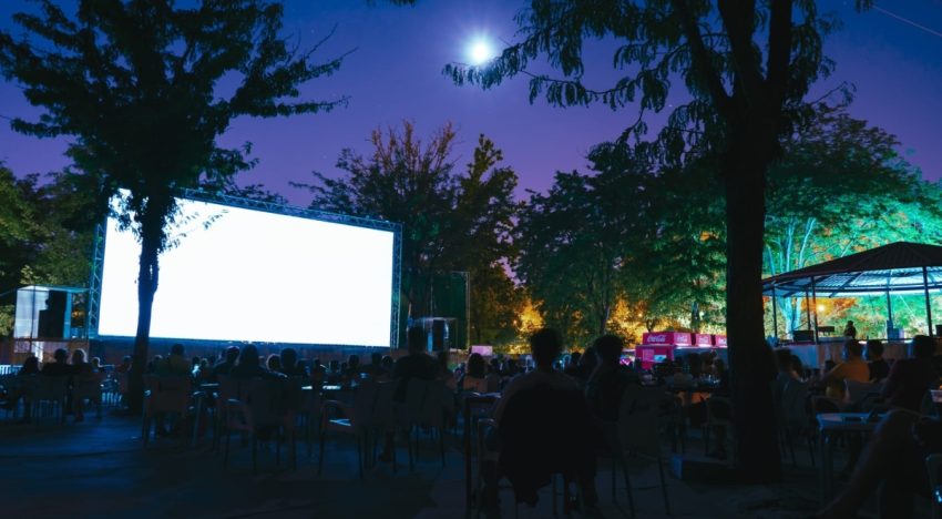 Una noche de cine bajo las estrellas: las películas que no te puedes perder en tu cine verano más cercano