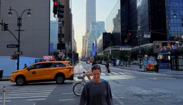 Nuria Roca (54 años): «Salgo a andar a buen ritmo unos 10 km por la naturaleza y hago pilates varias veces por semana»