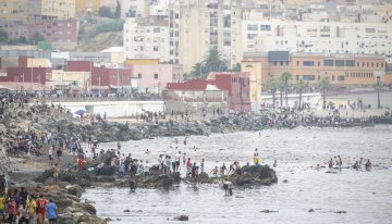 «Cada vez que España hace algo que disgusta a Marruecos, nos castigan de esta manera».  La crisis de Ceuta, vivida en primera persona por tres protagonistas