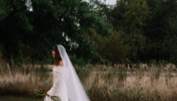 La boda bohemia de Juani y Micaela en Argentina con marcada impronta española en el catering, en la música y en el vestido de novia