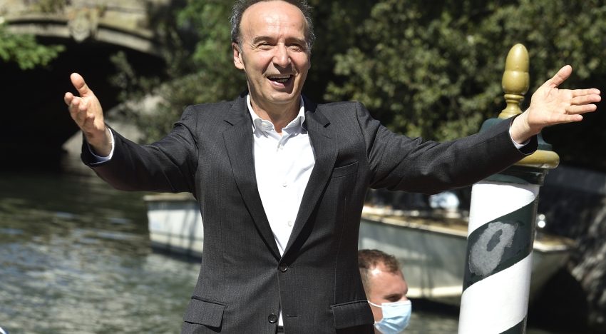 Roberto Benigni, protagonista y director de La vida es bella: «Para ser felices debe bastar poco; la felicidad no debe ser cara. Si es cara, no es de buena calidad»