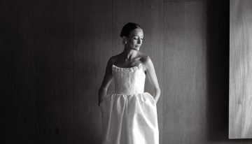 La novia amante de la moda que demuestra que un vestido armado con corsé es una buena idea para casarse