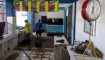 Comerciantes de La Guaira no se han recuperado de los terremotos y ahora sufren deudas tributarias