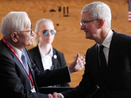 Morris Chang y Tim Cook