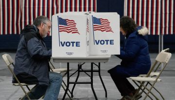 Votantes de EU se decantan por los demócratas en lo relativo al costo de vida: Encuesta Reuters/Ipsos
