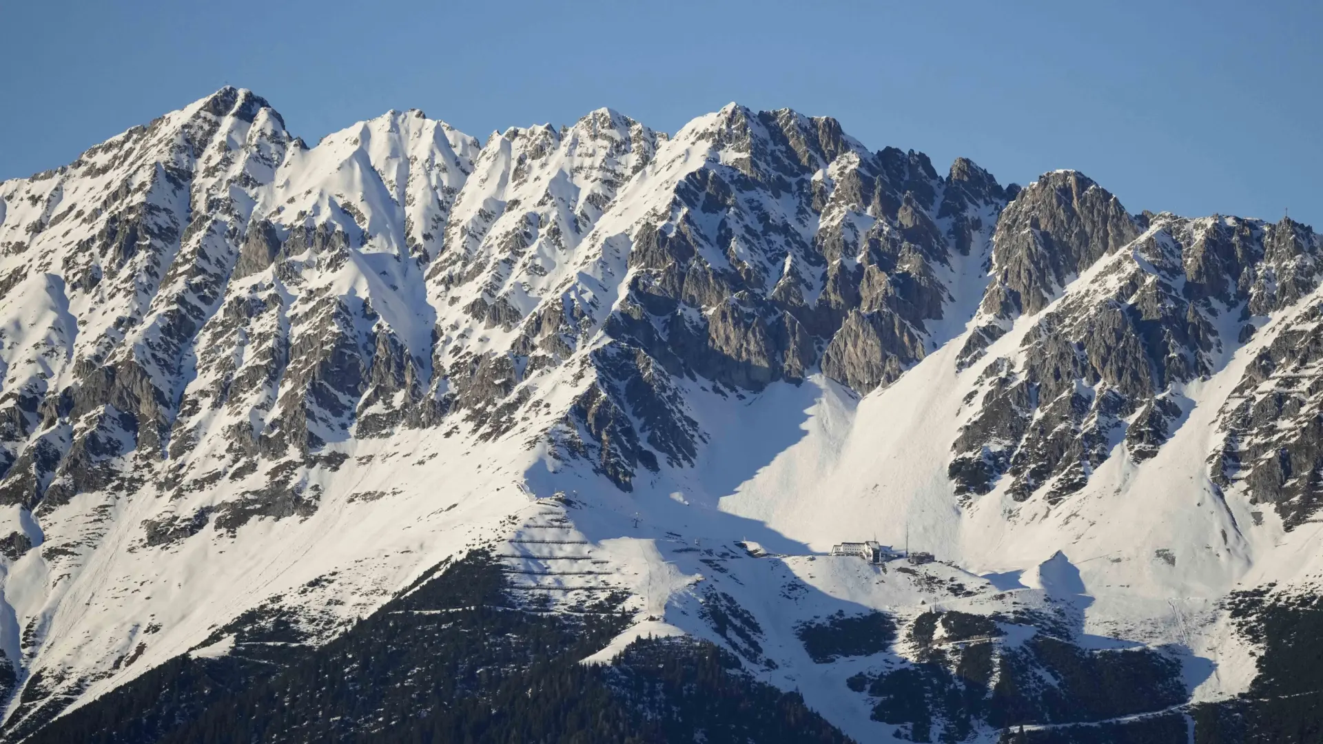 Una montaña de los Alpes austríacos pierde su nombre y un metro de altura