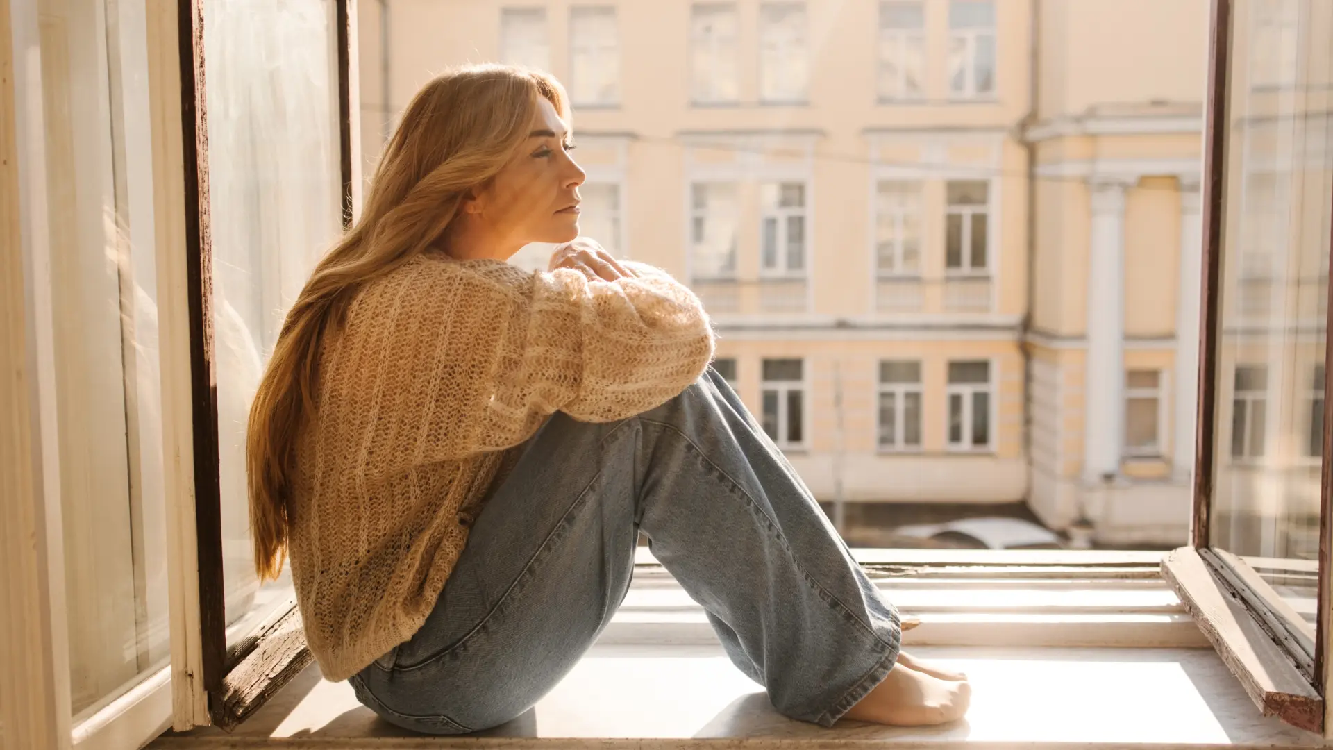 ¿Por qué se produce la sensación de tener un nudo en la garganta con la ansiedad? Una psicóloga lo explica