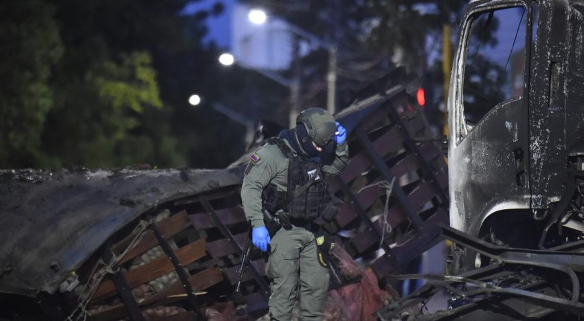 Atentado guerrillero deja 14 heridos en Colombia a días de la investidura presidencial