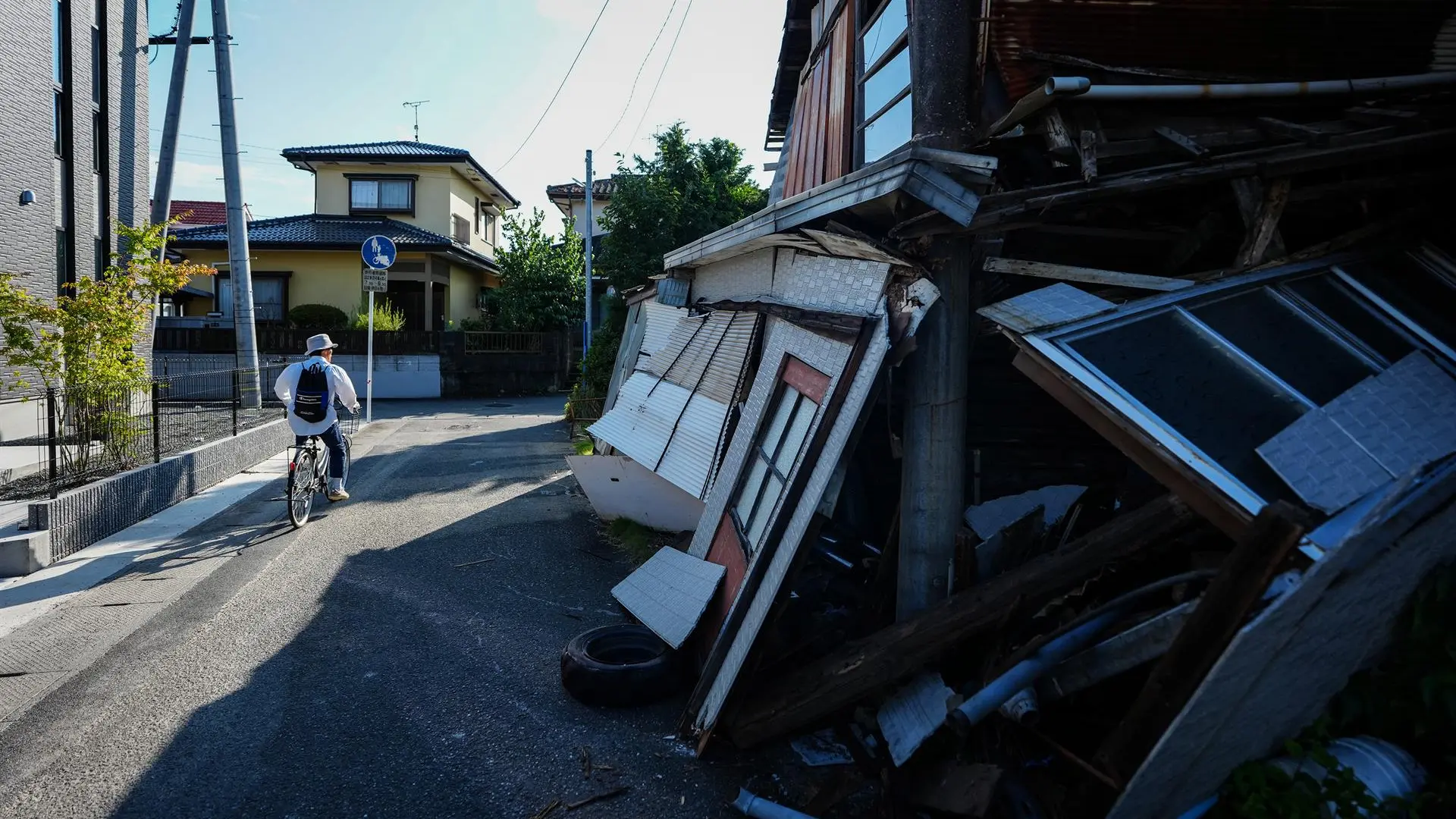 Aumentan a 38 los muertos por el terremoto de Japón de magnitud 7,2 registrado el martes