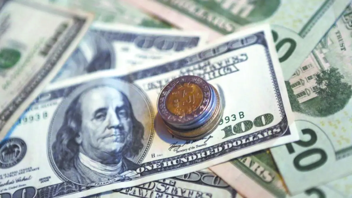 Peso mexicano inicia con estabilidad frente al dólar una semana de indicadores clave