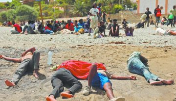 Migrantes protestan en Ceuta y exigen asilo a España tras cruce masivo de la frontera