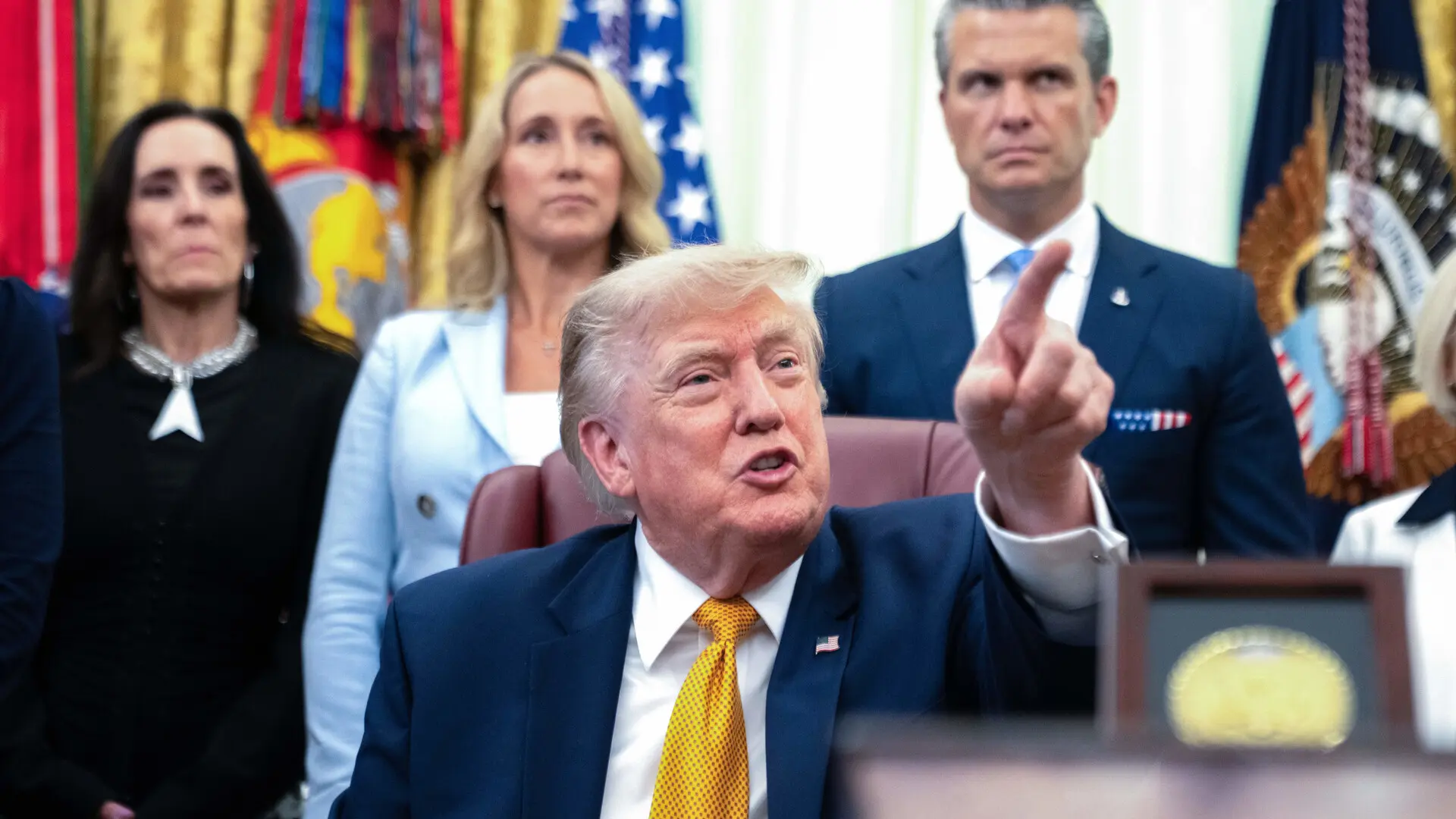 Trump advierte que el estrecho de Ormuz abrirá «muy pronto» o Irán recibirá «un golpe muy duro»