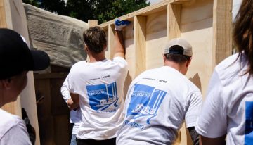 Porsche y TECHO: 15 años de colaboración para construir casas para quienes más lo necesitan