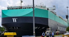 Canal de Panamá vuelve a endurecer límites de calado por niveles de agua
