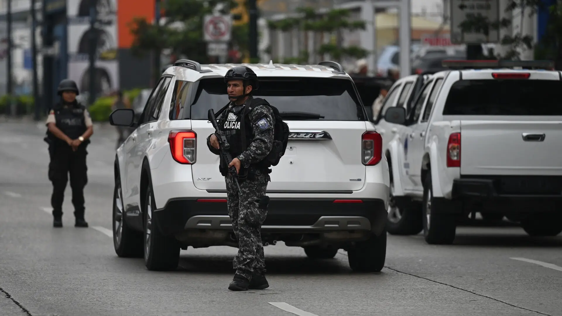 Hallan ocho cadáveres mutilados en dos fosas de una zona minera del sur de Ecuador