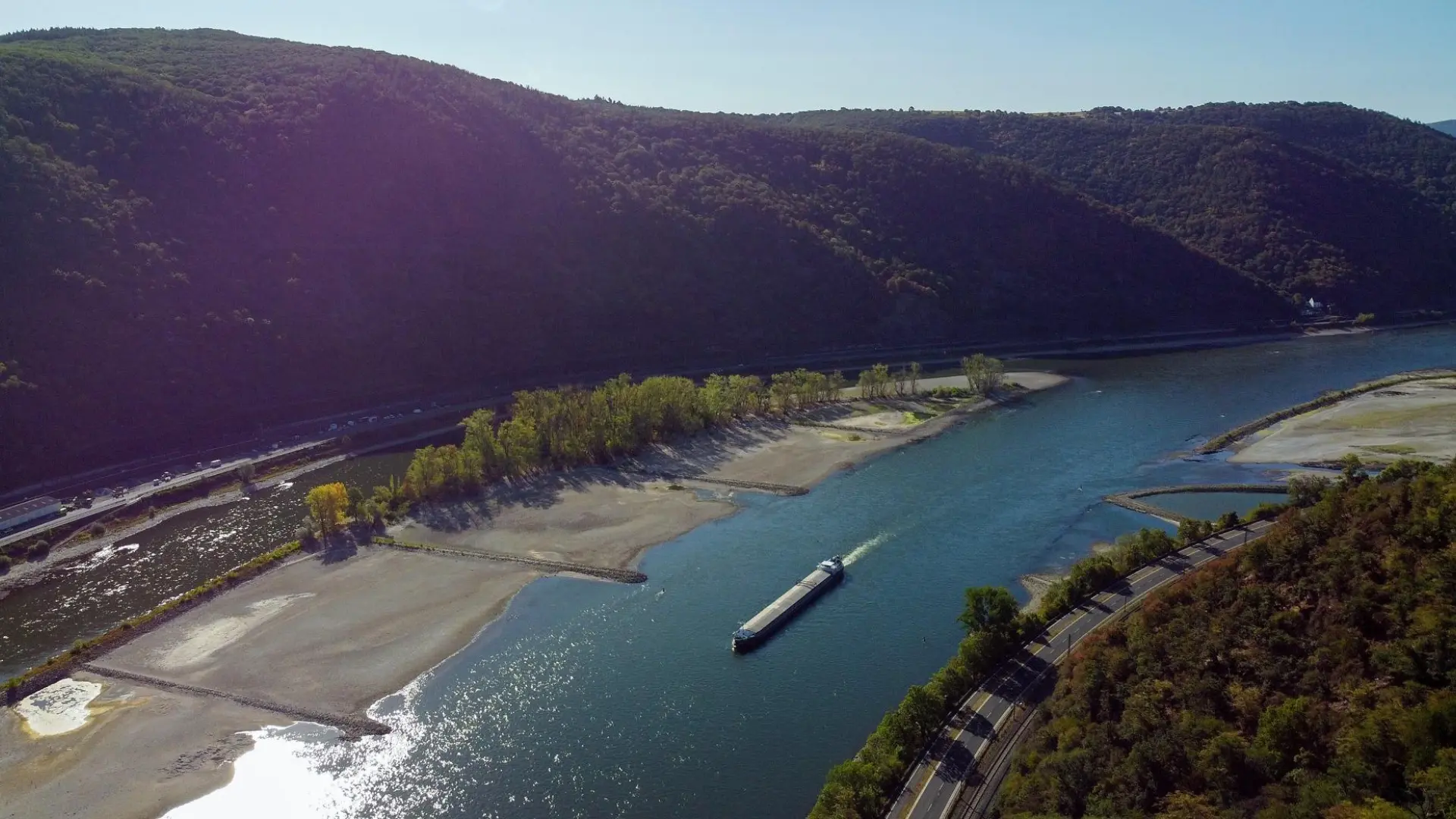La sequía golpea al transporte de mercancías en el río Rin y Suiza lo redirige por rutas ferroviarias y carreteras