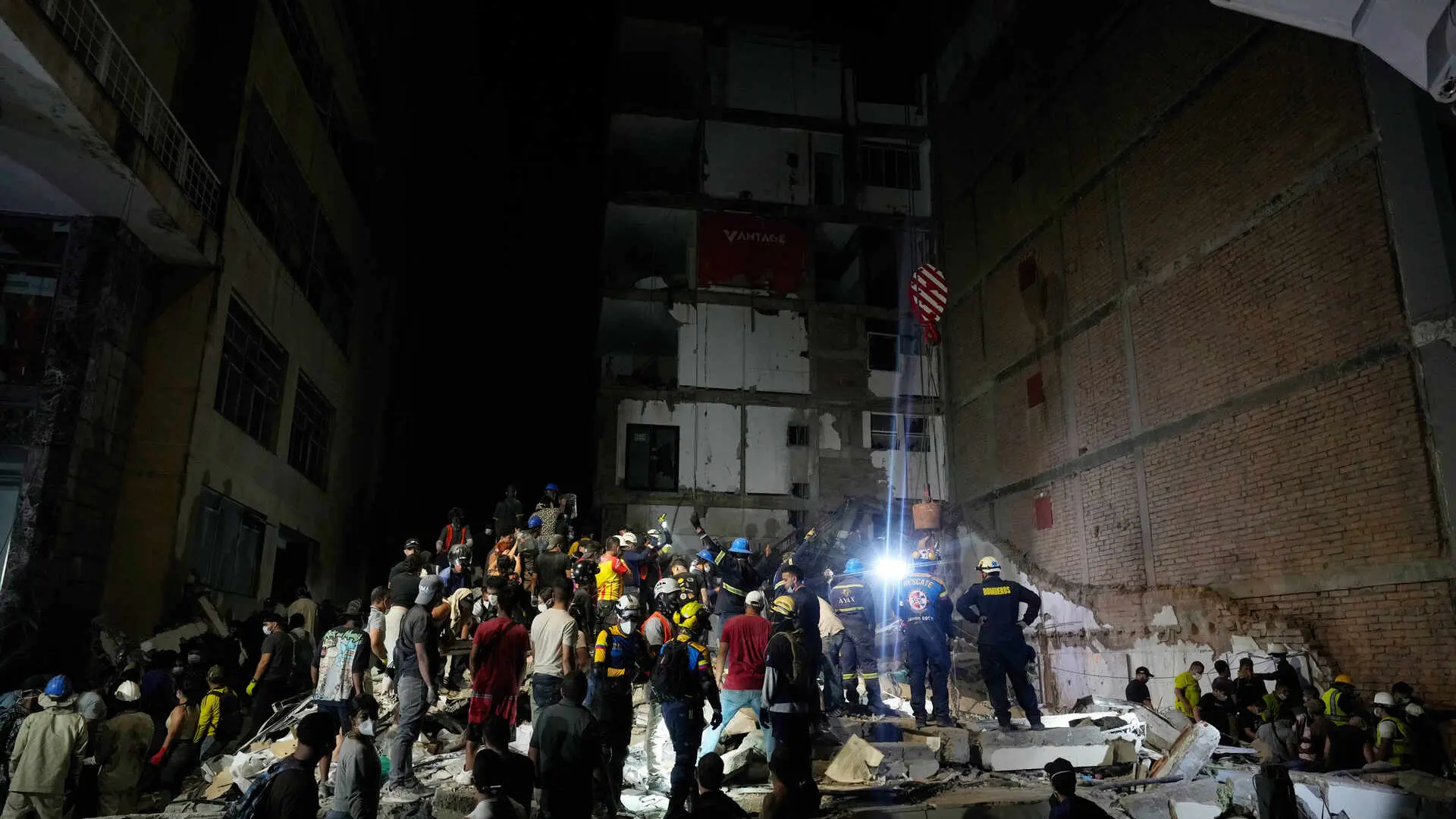 Fuertes lluvias en Pereira agravan la situación de los damnificados por el terremoto en Colombia