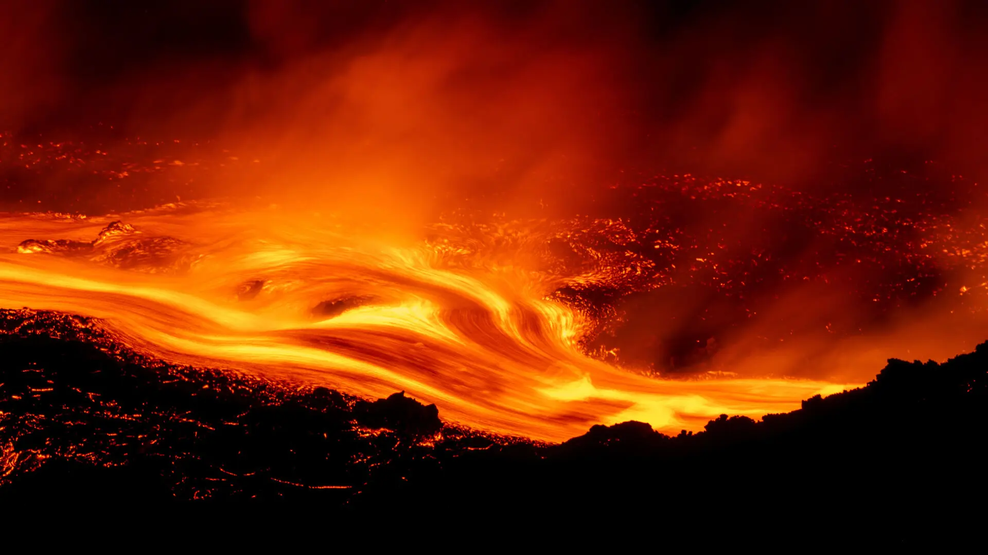 La erupción del volcán Etna obliga a ampliar el cierre del aeropuerto siciliano de Catania: hay miles de pasajeros afectados