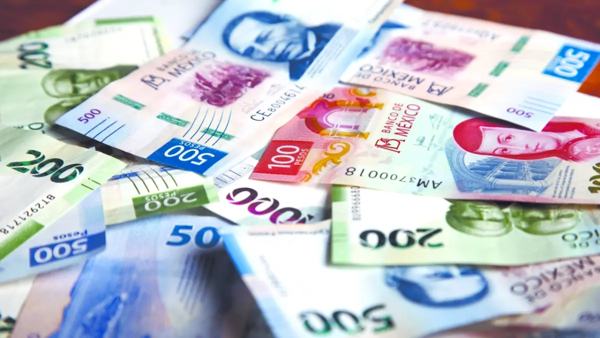 Peso mexicano registra mejor cierre desde mayo de 2024 ante un debilitamiento del dólar
