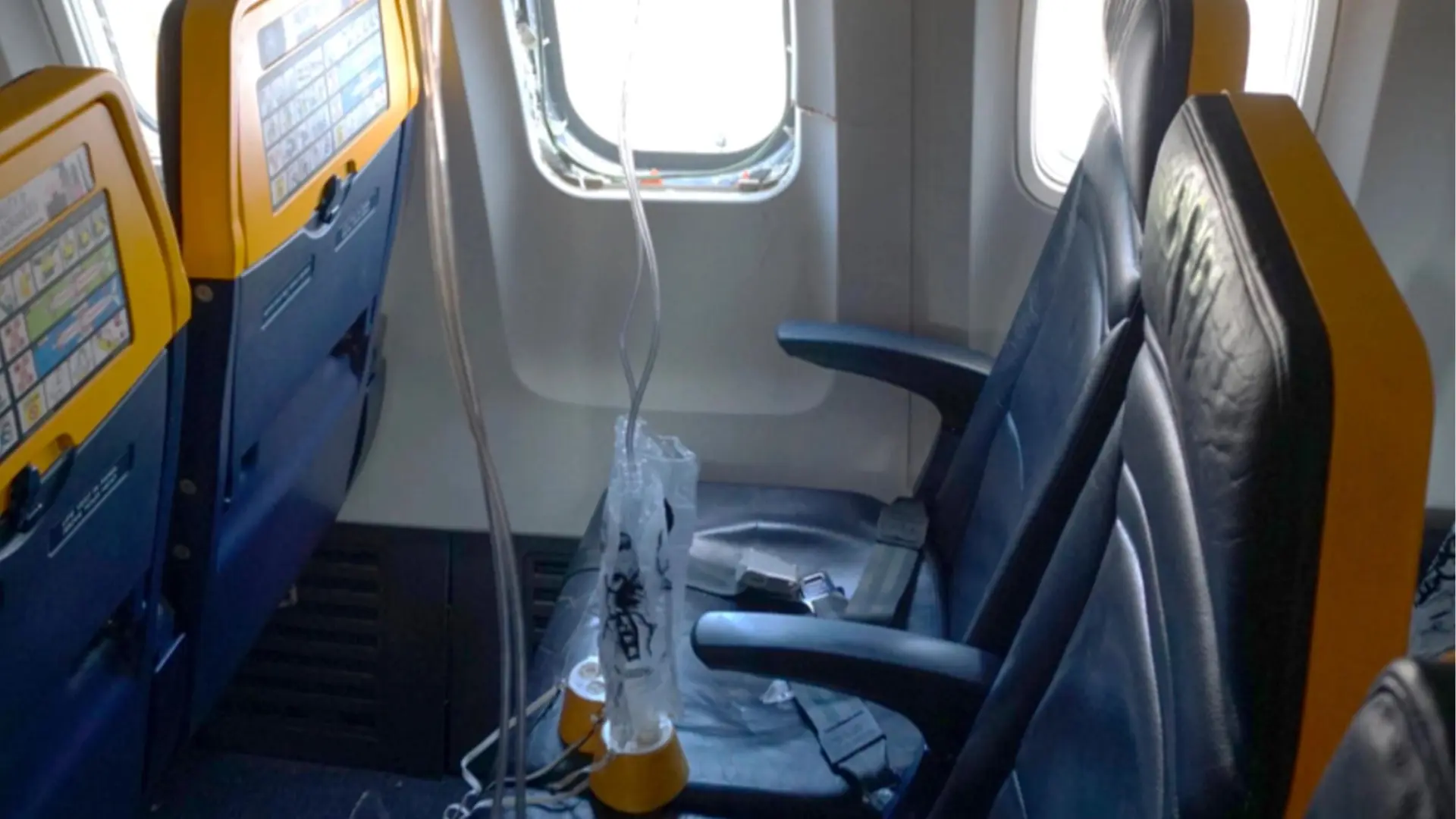 Novedades sobre la causa del accidente en un vuelo de Ryanair en el que un hombre fue succionado: hay dos posibles hipótesis