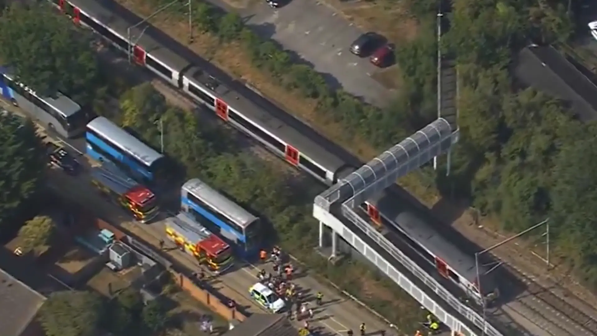 Descarrilla un segundo tren en Inglaterra en menos de 24 horas