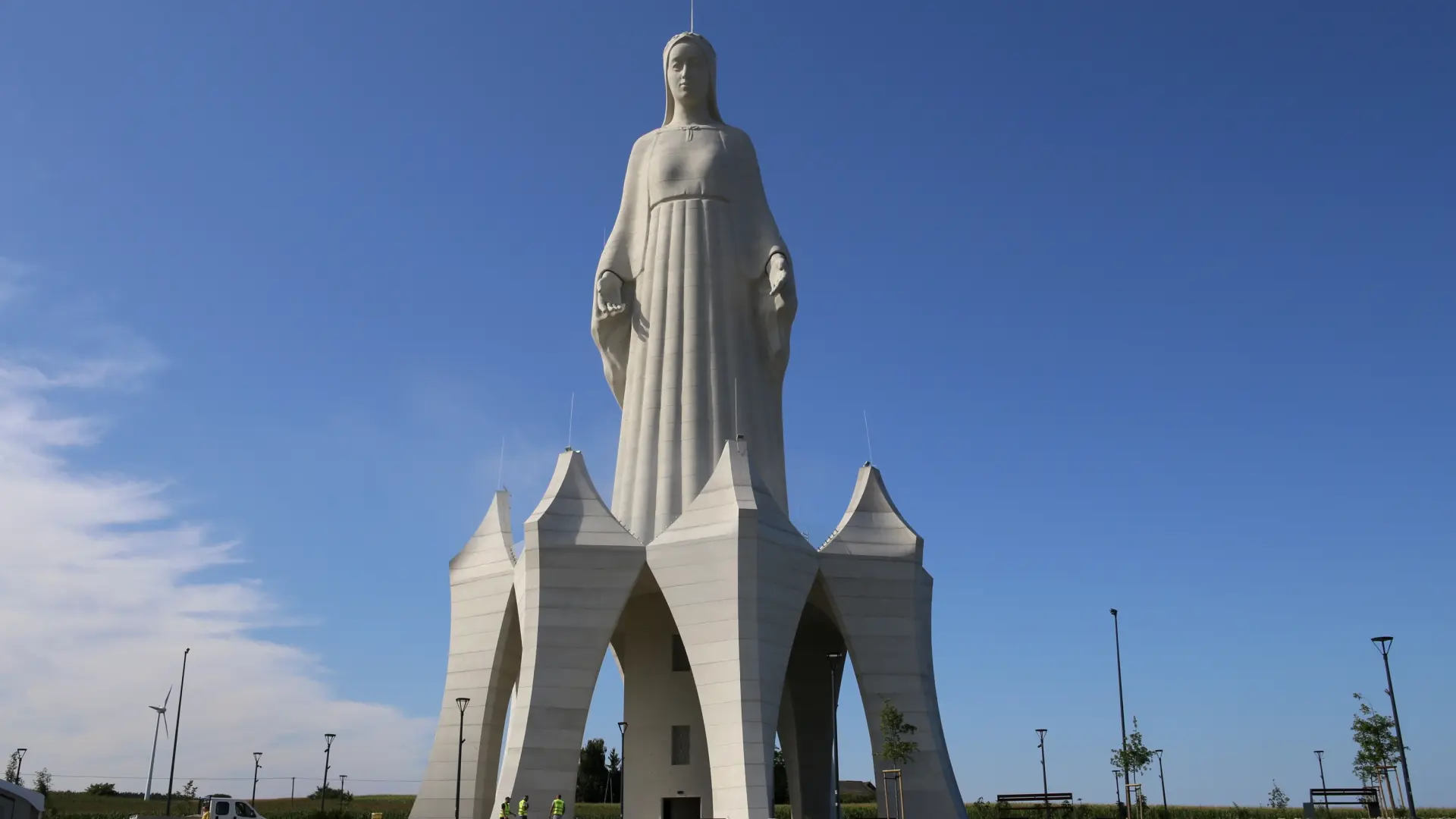 Polonia inaugura una estatua de la Virgen María de 55,6 metros, la más alta de Europa