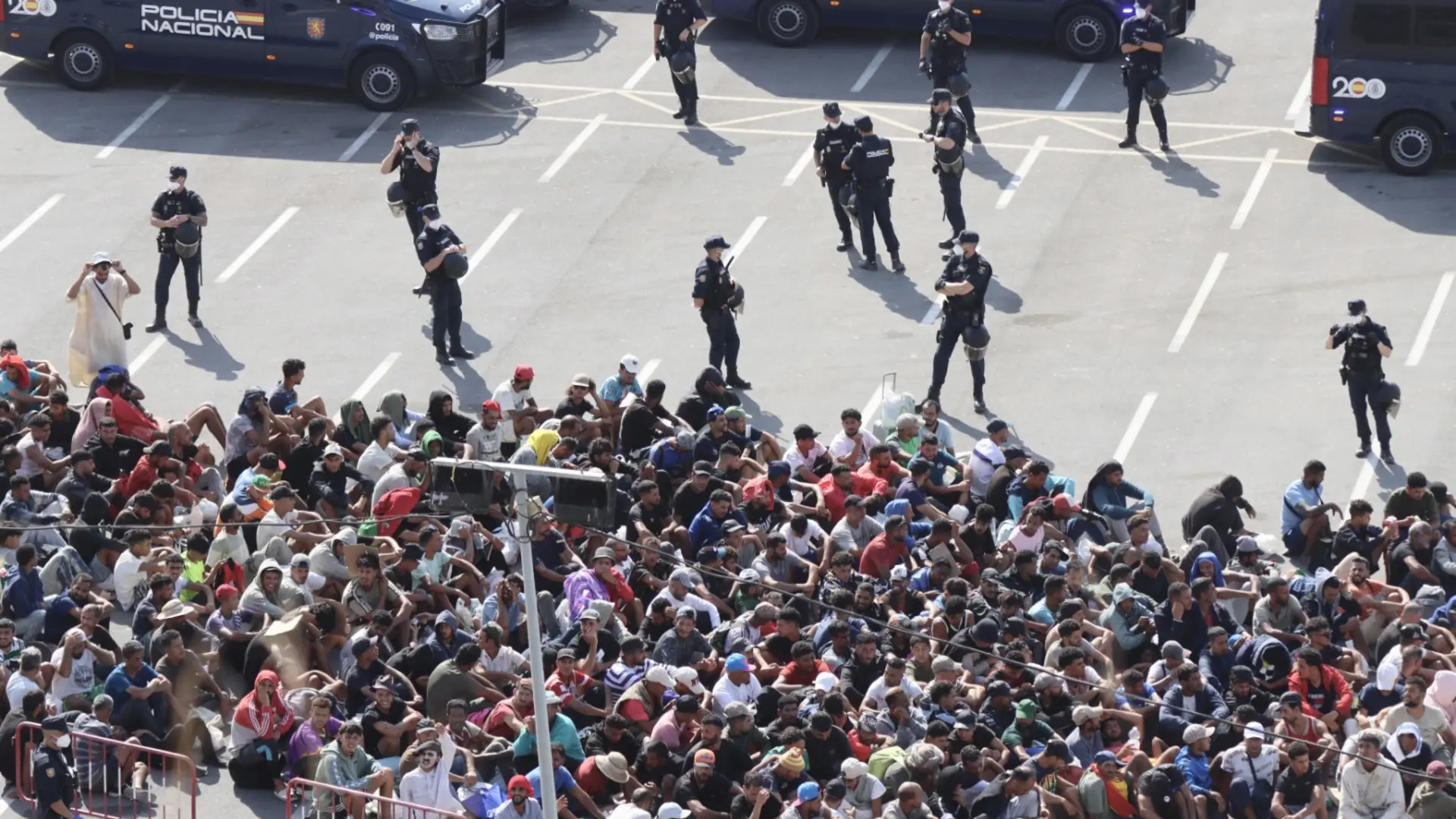 Bruselas espera que el Gobierno devuelva a «todos» los migrantes que entraron en Ceuta y le exige más información sobre sus planes