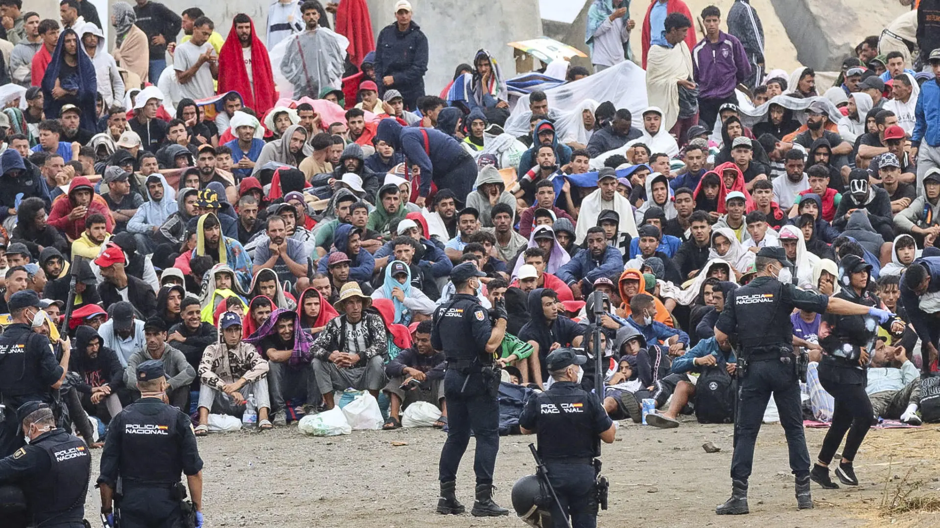 Marruecos pide a España que devuelva a los migrantes supervivientes, incluidos los menores, y a los fallecidos en su paso a Ceuta