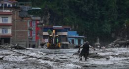 Muertos por alud en Nepal y China superan los 690 y sigue búsqueda de casi 3,000 desaparecidos