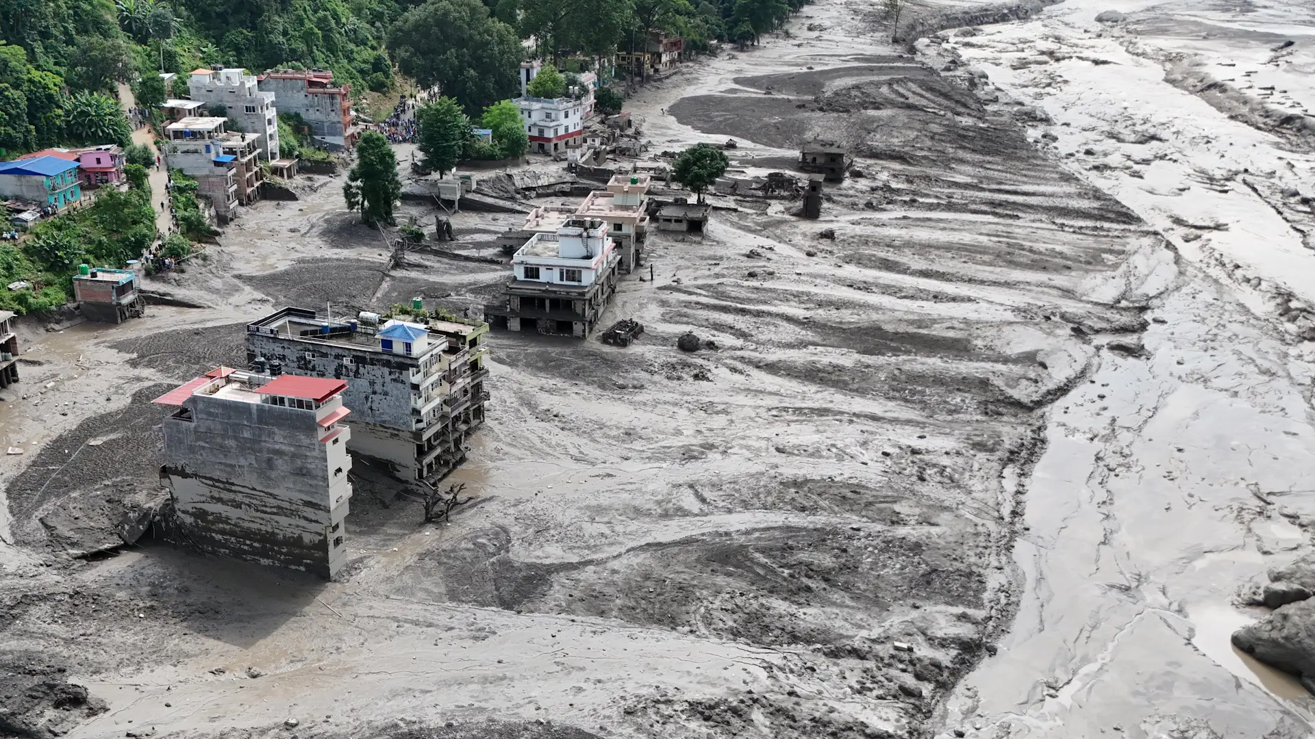 Riada en Nepal, en directo | Nepal urge a la población a alejarse de las riberas mientras la cifra de muertos se eleva a 469