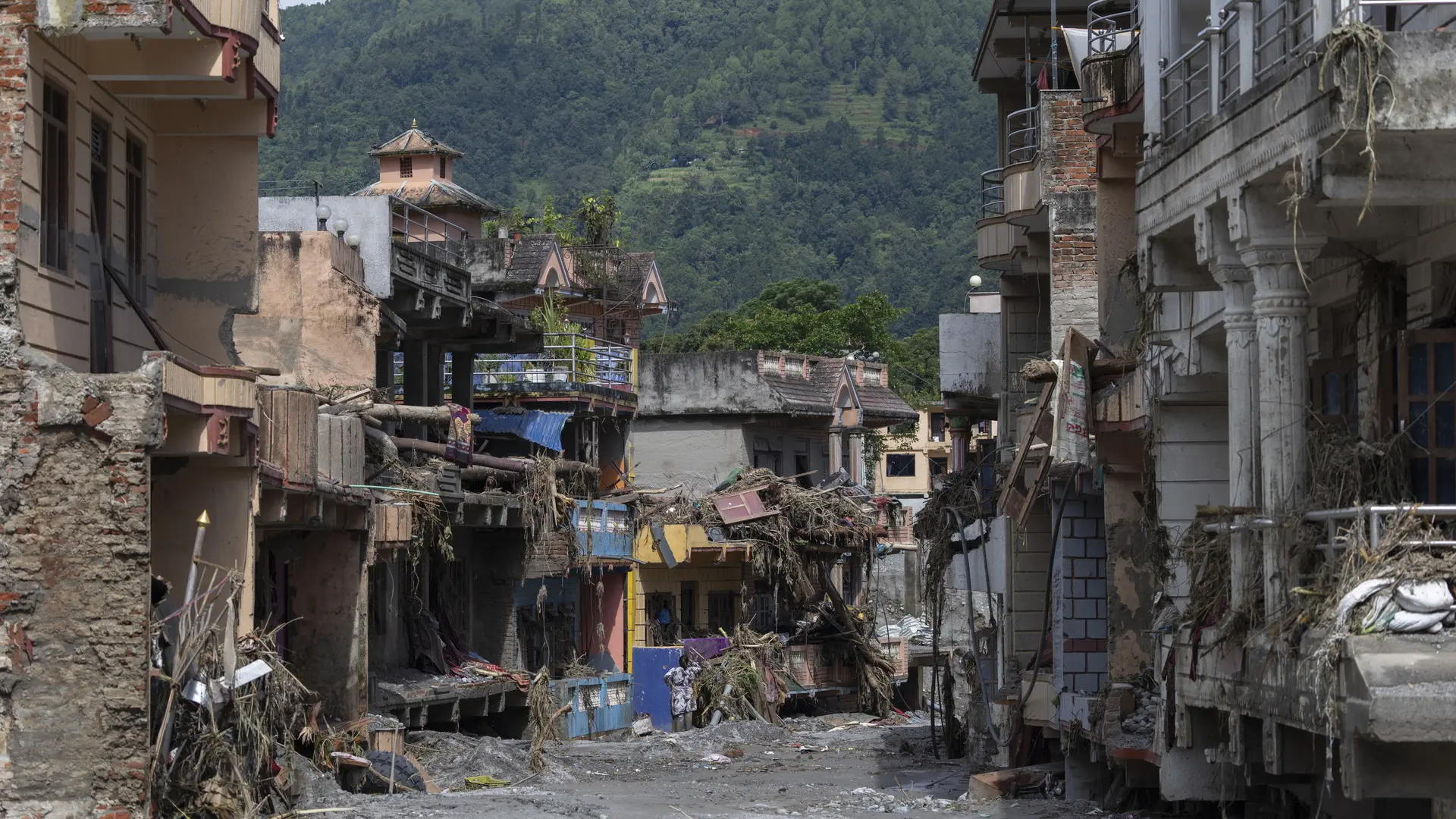 Las autoridades nepalíes han contactado con tres españoles afectados por la riada