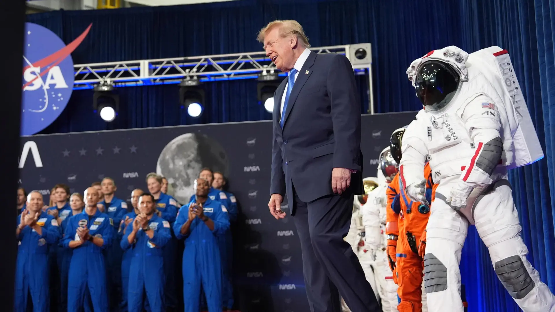 Trump anuncia la creación de una academia espacial para formar a las futuras generaciones