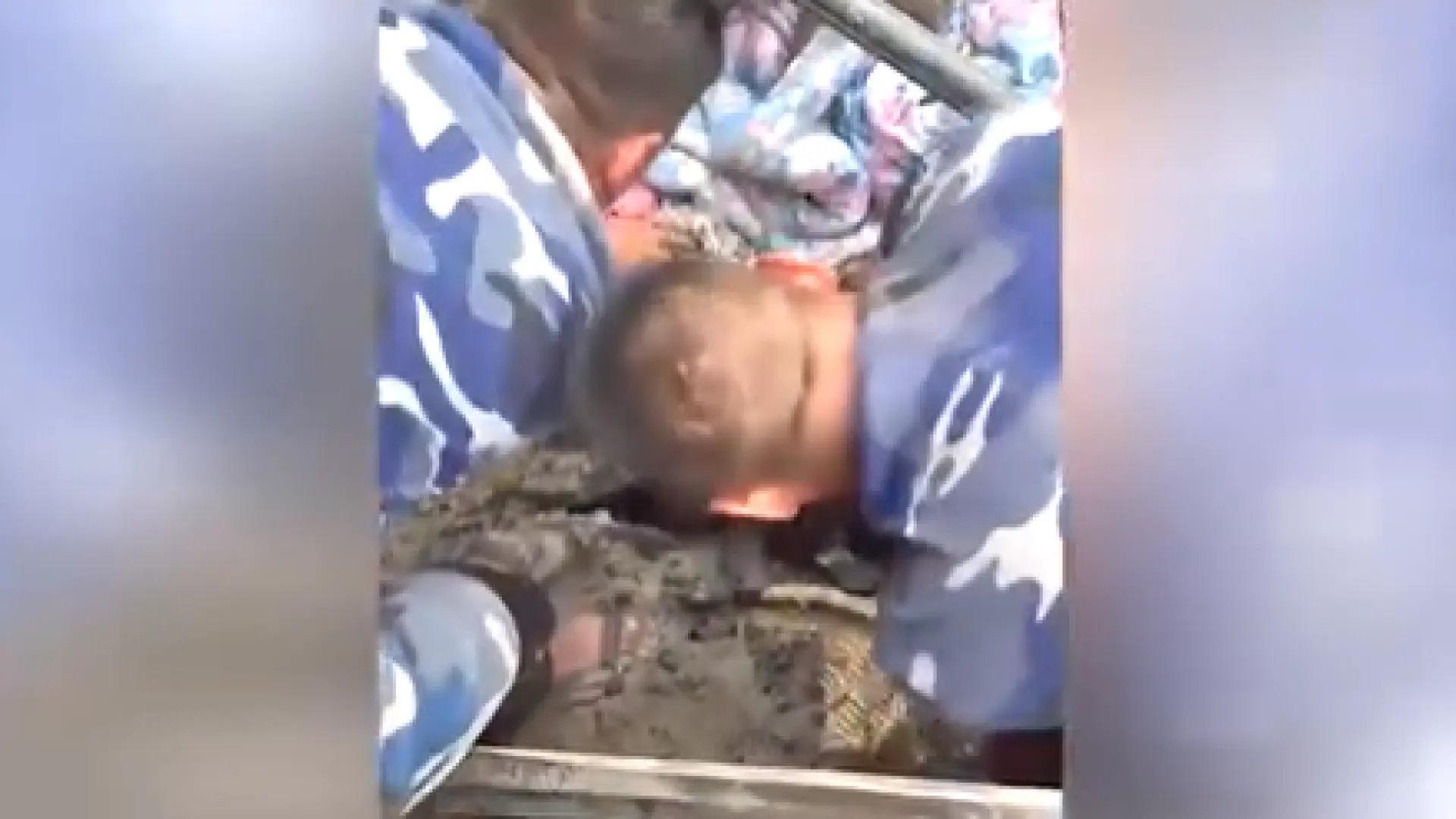 El milagroso rescate de una niña de seis años en Nepal: se salvó de la riada tras refugiarse en un agujero