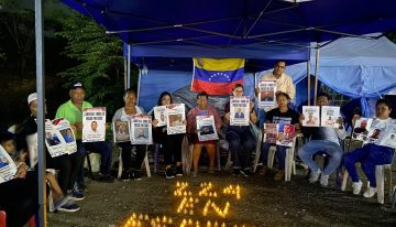 Clippve exige libertad de presos políticos a 224 días de la vigilia en afueras de El Rodeo