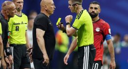 Escándalo con el técnico de Egipto que enfrentó a la Argentina en el Mundial: terminó desmayado mientras se peleaban sus dos esposas