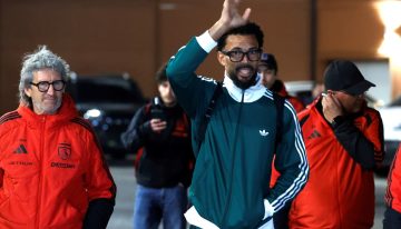 Vozinha, el nuevo rockstar del fútbol: llegó a Chile para sumarse a Colo Colo y fue recibido por una multitud