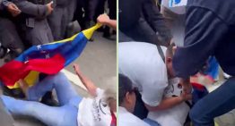Tensión en Caracas: una manifestante de la tercera edad fue derribada por la PNB y todo quedó captado en VIDEO