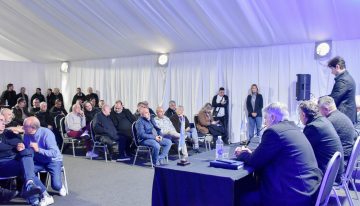 Tras el revés judicial, la AFA de Tapia y Toviggino montó una carpa y organizó un acto en la cuestionada sede de Pilar