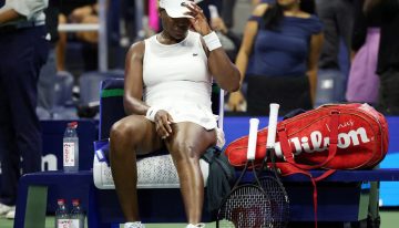 Venus Williams, otra figura desplomada: sumó su 15° derrota seguida en el partido que más tarde empezó en la historia del US Open