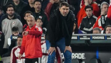 Horas decisivas para el futuro de Coudet como DT de River tras la eliminación de la Copa Sudamericana: qué pasó en el vestuario