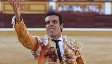 Torero español Emilio de Justo dio sentido homenaje a Venezuela y Colombia por los terremotos (VIDEO)
