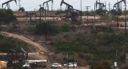 El barril de brent rompe cinco sesiones al alza y cae un 2,81 %, hasta los 104,61 dólares