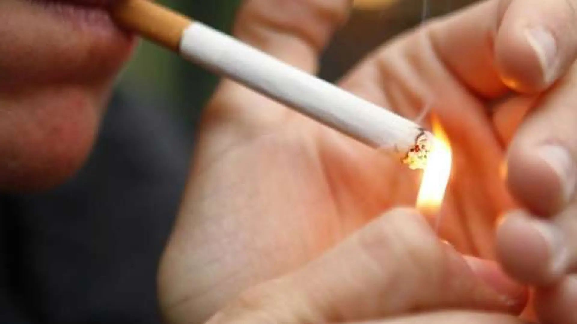Fumar no te hace más sociable: un estudio lo relaciona con más soledad después de los 65