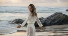 Elsa Pataky (50 años) y sus ejercicios favoritos para core y glúteos en la cubierta de un barco: «No necesitas un gimnasio ni condiciones perfectas. Simplemente muévete»