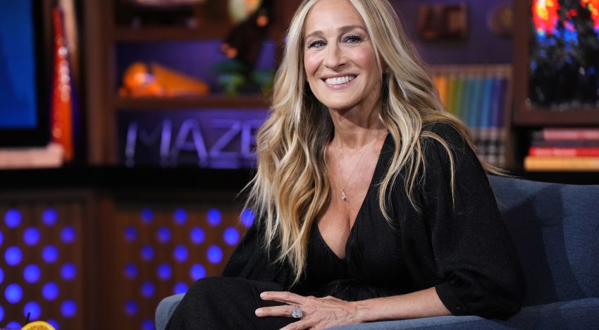 Raquel Álvarez, maquilladora: «A los 60, favorecen las sombras de ojos melocotón, topo, beige o bronce frente a los tonos fríos que marcan la ojera y ponen mala cara»