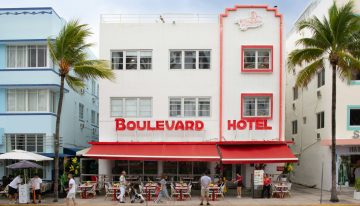 Un paseo por el Art Deco District de Miami, donde los hoteles aprendieron a parecer barcos y el color forma parte de su historia reciente